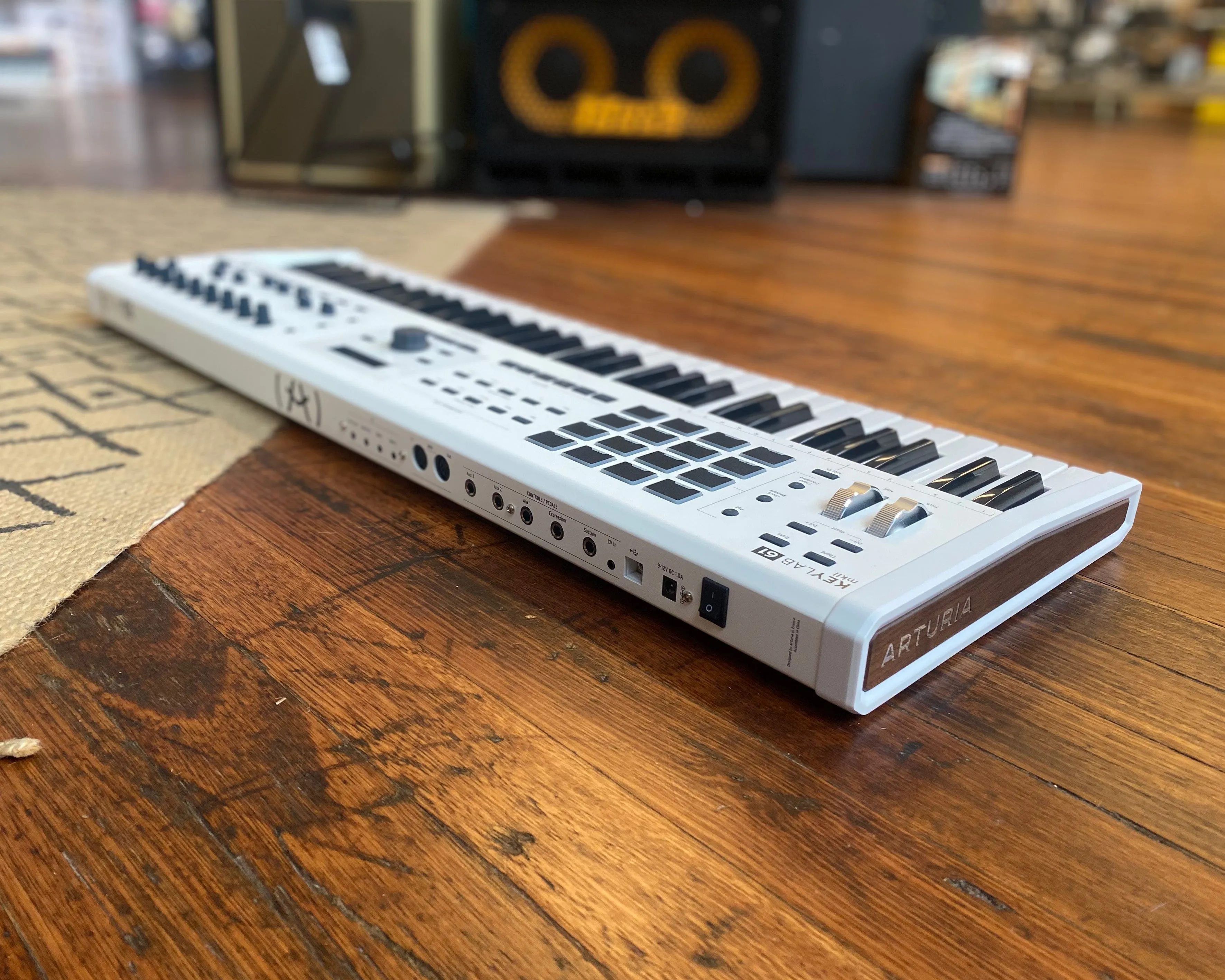 Arturia KeyLab 61 Mk2 - White (with warranty)