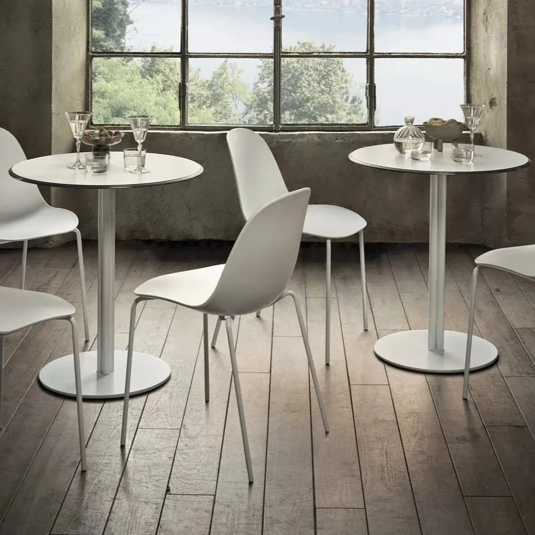 Club Table