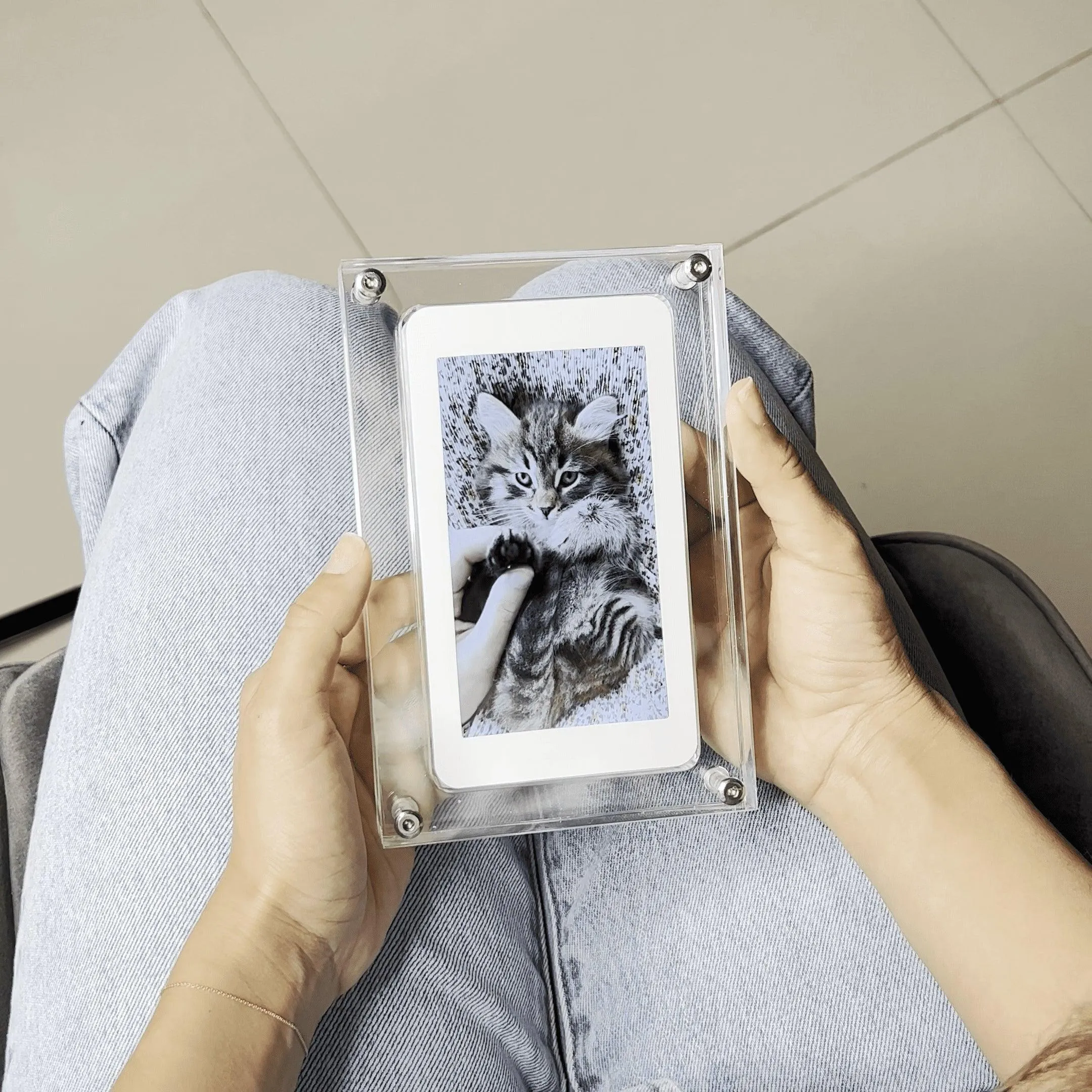 Digital Photo Frame, Digital Picture Frame, Electronic Photo Frame - Showcase Your Memories