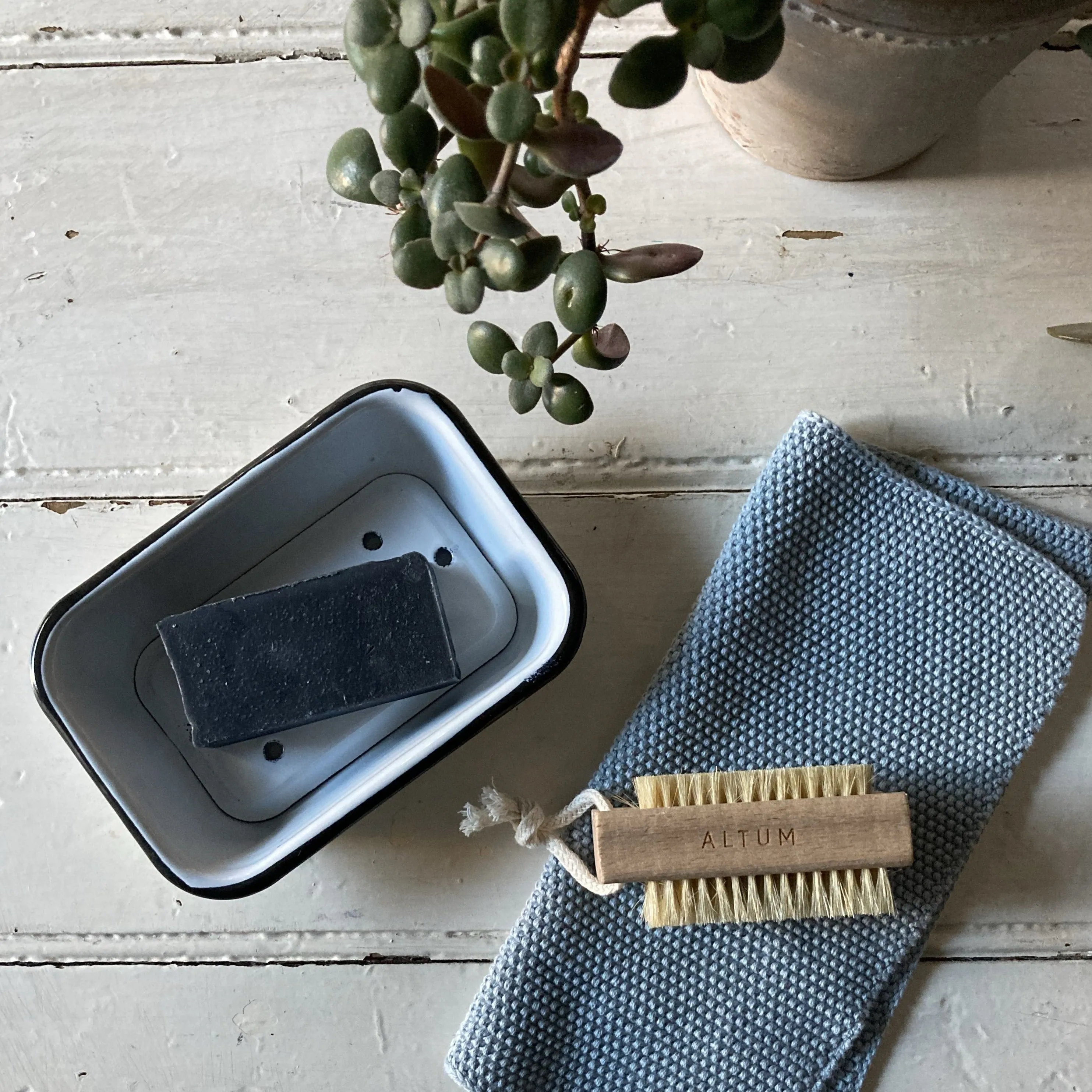 Enamel soap dish | White