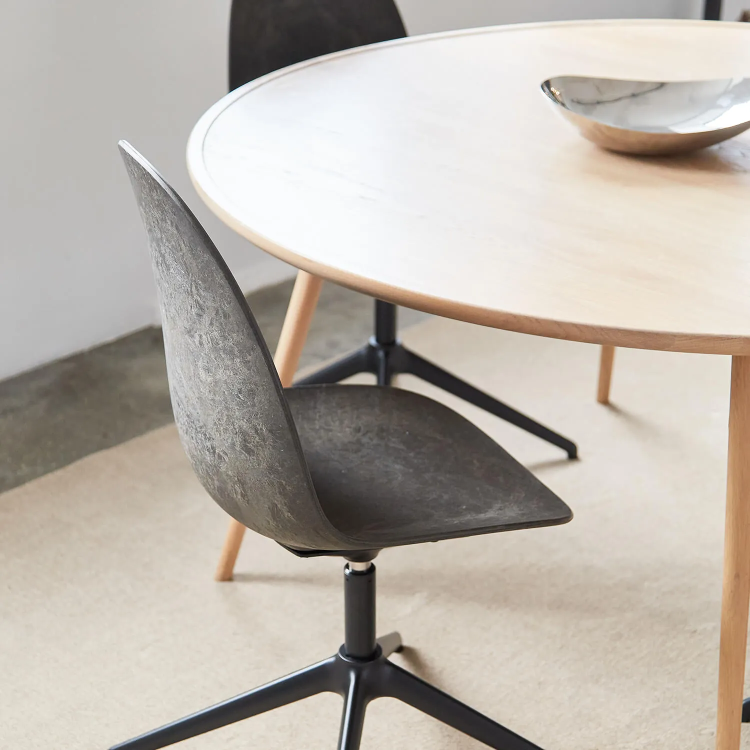 Mater Eternity Swivel Chair