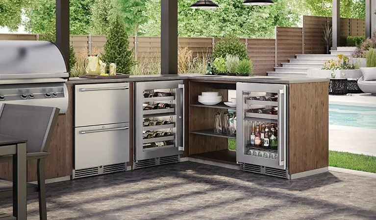 Perlick 24 inch Signature Series 5 cu ft  Beverage Center HP24CO-4-3