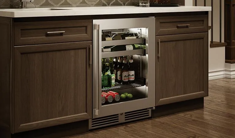 Perlick 24 inch Signature Series 5.2 cu ft  Beverage Center HP24BO-4-3